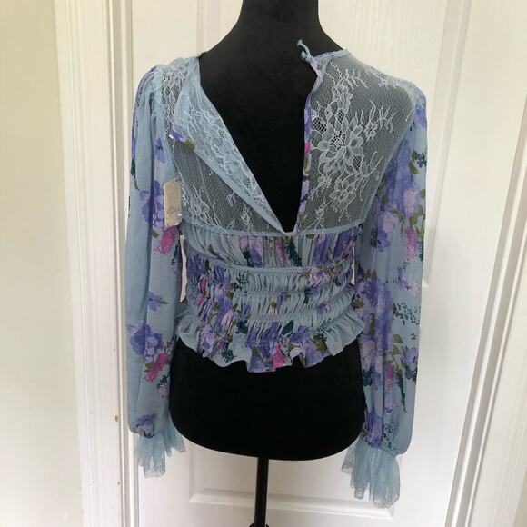 Free People Daphne Blouse in Silver Blue Floral Pattern Blue Size Small NWT - Picture 10 of 10